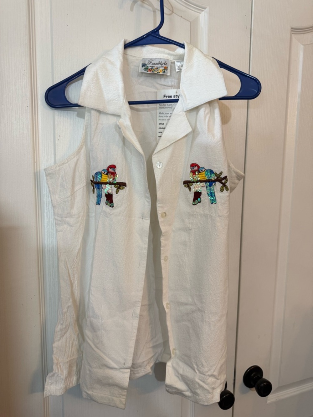 Freestyle White Sleeveless Button-Front Top and Pants with Parrot Embroidery